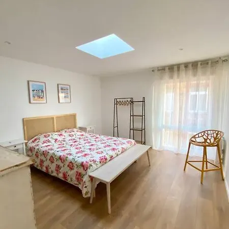 à Proximité Immédiate De La Mer3 *