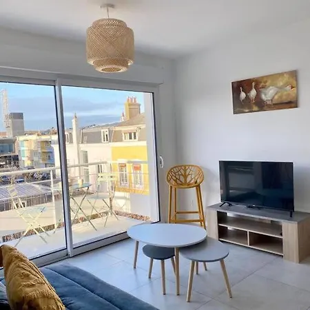 à Proximité Immédiate De La Mer3 *